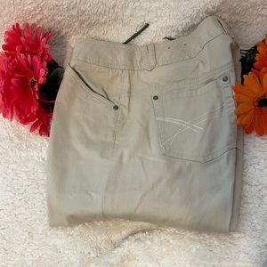 Selling Women’s Reitmans brand beige jeans size 11